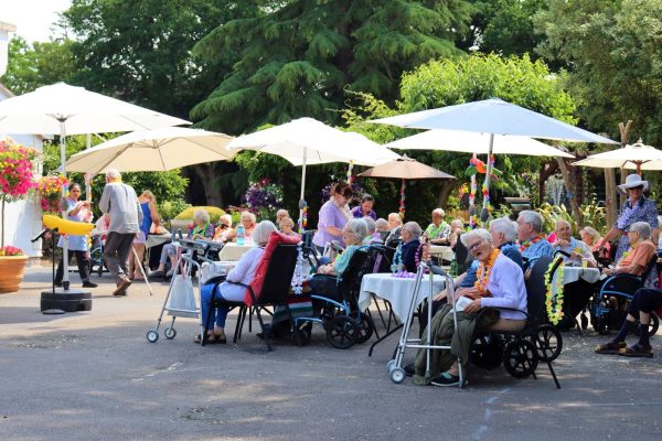 Residents, relatives & volunteers Summer get-together